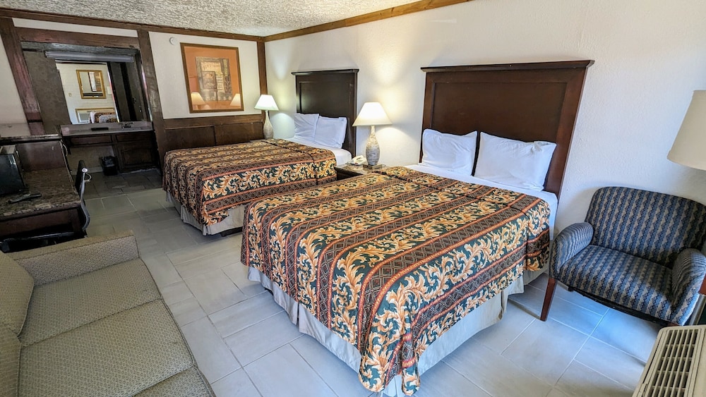 Edelweiss Inn And Suites