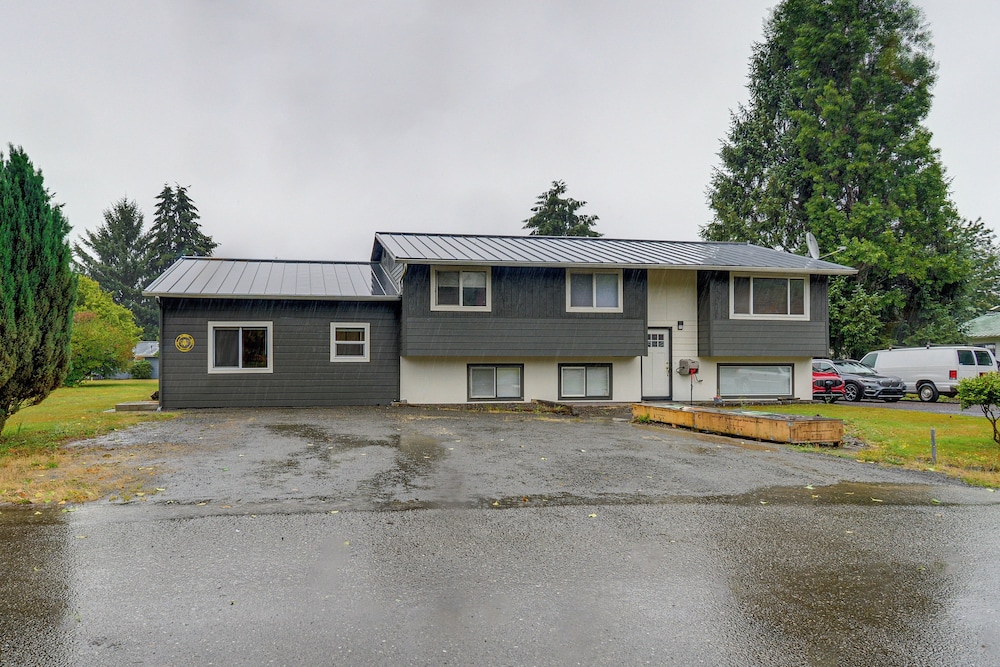 Near Twilight Sites & Scenic Hikes: Forks Apt