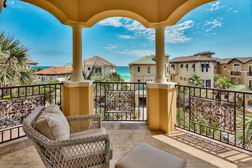 Tuscan Villa 5 Bedroom Holiday Home by Five Star Properties