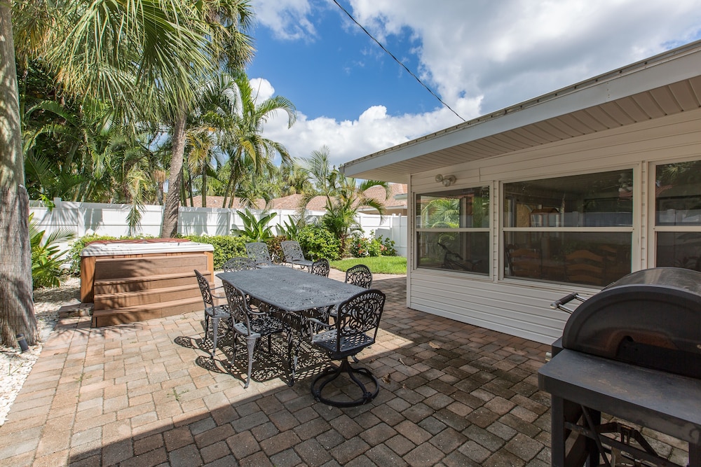 Coconut Breeze Iii 3 Bedroom Home by Redawning - Image 1