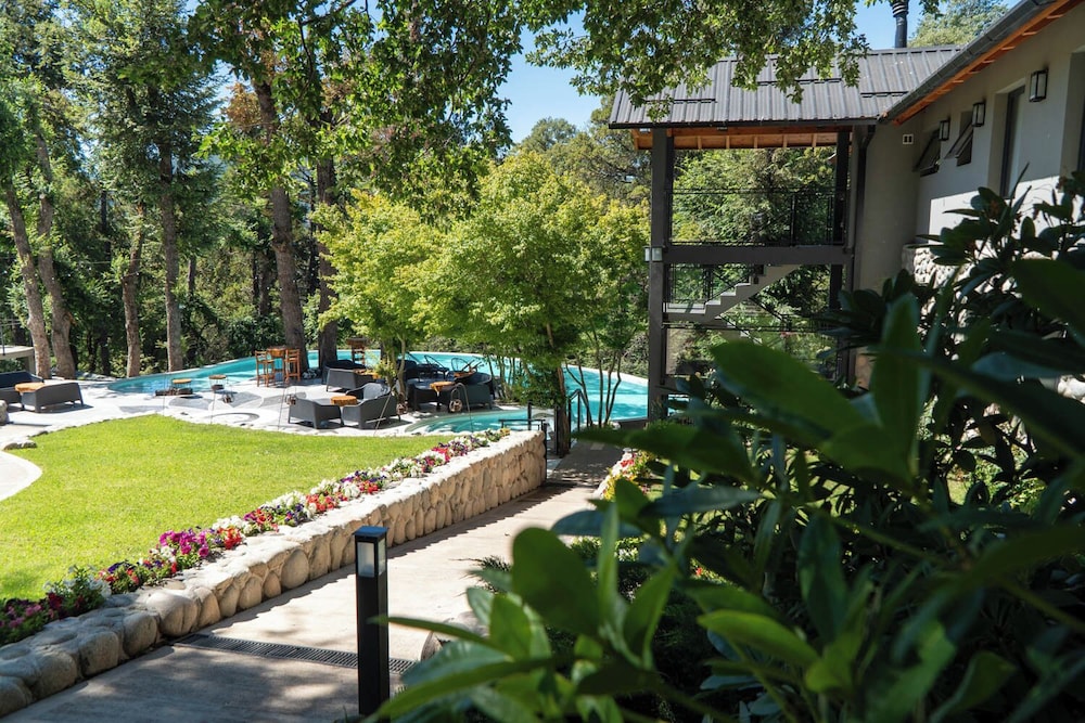 Rotui Luxury Village