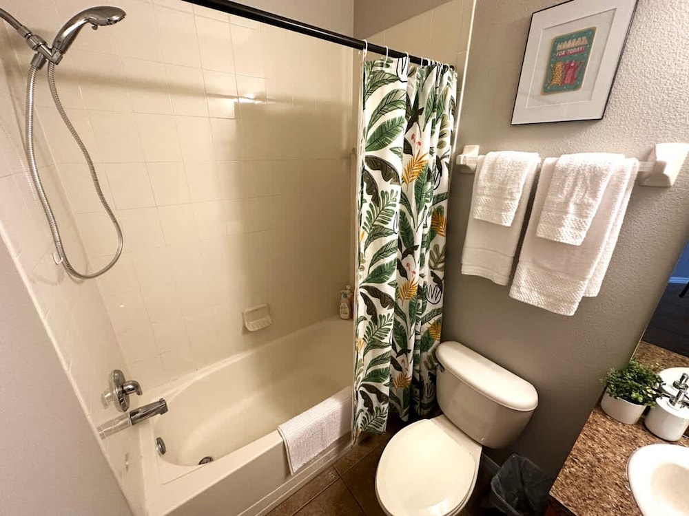 Very Near Disney 3 Bd Condo Walmart 1 min Away