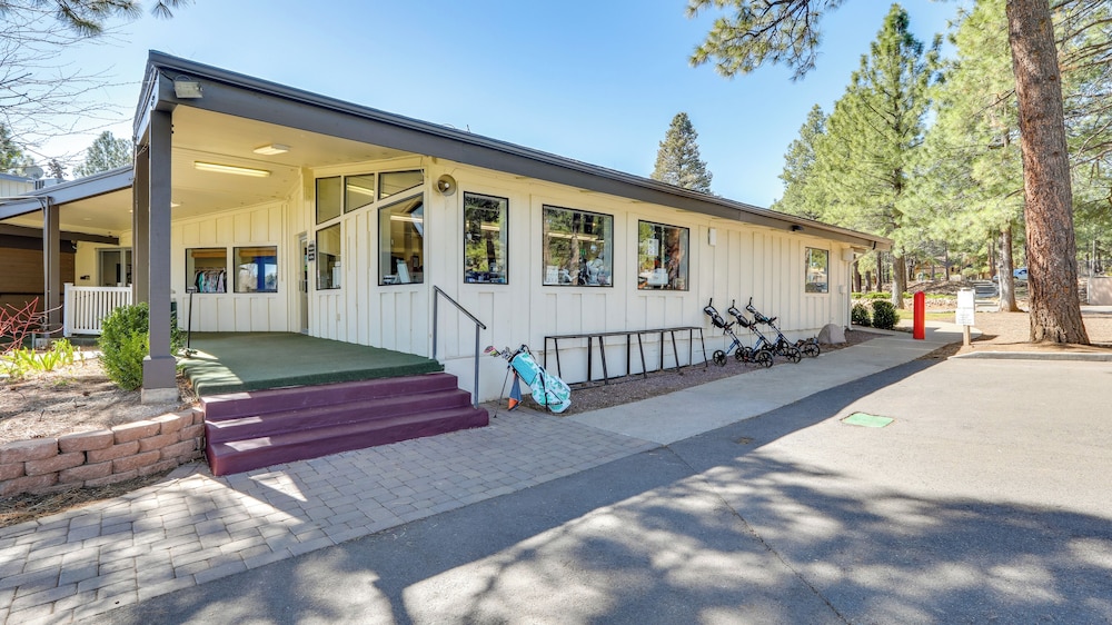 Townhome Near Dtwn Flagstaff: Grill, Golf & Relax!
