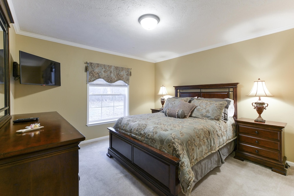 Harrison Vacations - Llama House - Property Image 4