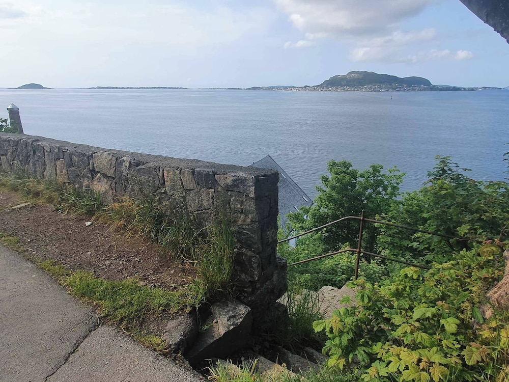 Cozy Ålesund Apartment With Private Entrance & Free Parking