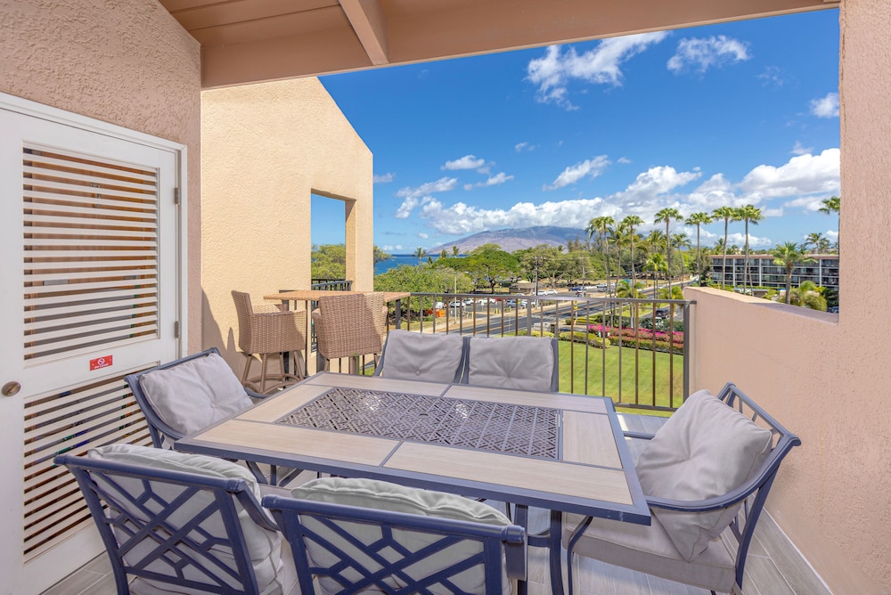 Kamaole Sands 10-403 - Stunning Renovation - Penthouse Level - Split AC - Look!