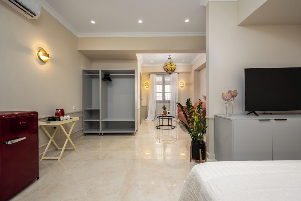 Alegrand Suites