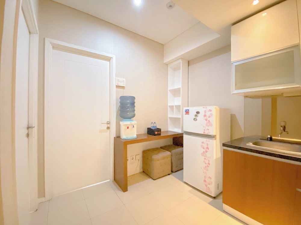 Modern 2Br Apartment Without Living Room At Parahyangan Residence