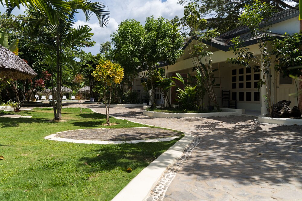 Afreeka Beach Hostel & Music Bar