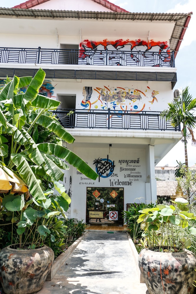 Pool Party Hostel