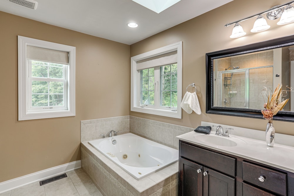 Game Room & Hot Tub: Big Fun in Ellicottville
