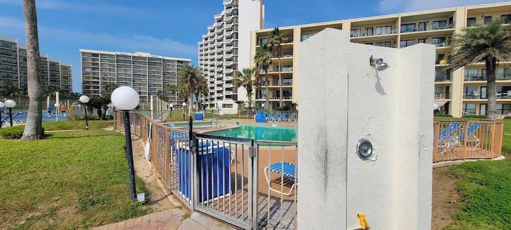 Beachfront Hotspot - New Furnishings - Pool - 1st Floor
