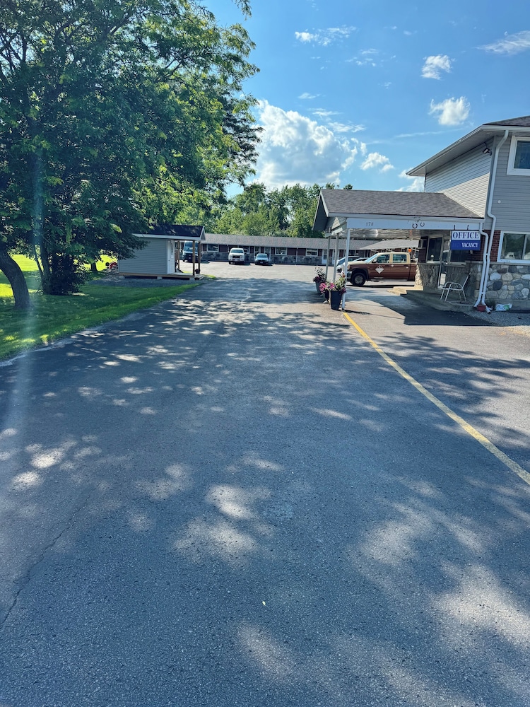 Roger's Motel
