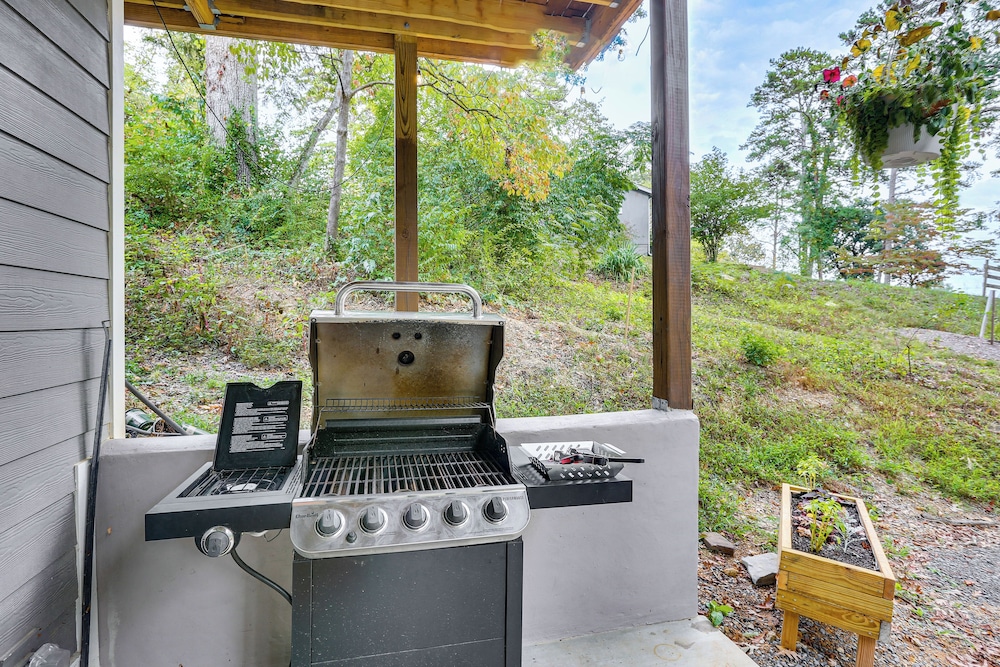 6 Mi to Downtown: Apartment in Chattanooga!