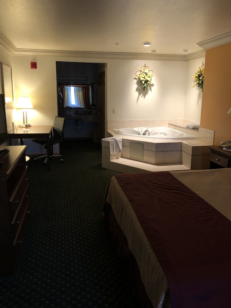 Cloverdale Wine Country Inn  Suites - Property Image 35