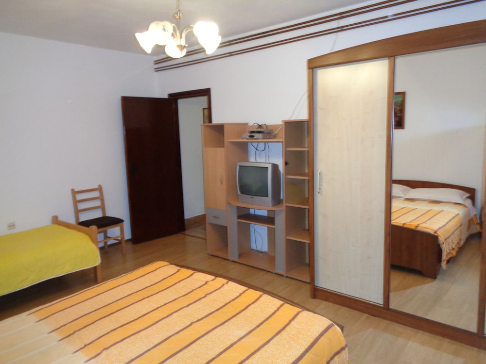 Apartments Ivica - Quiet Street view 4