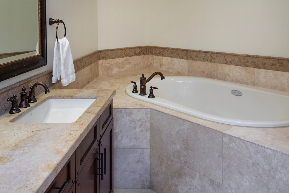 Arrowleaf Lodge- Two Bedroom Residence #209 2 Condo