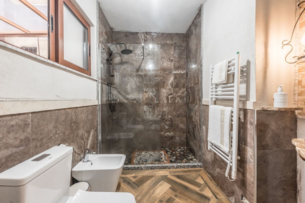 Kanuni - Authentic Albanian House