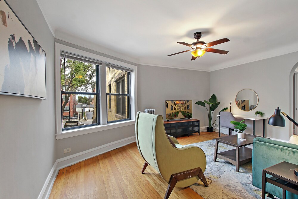 1BR Vibrant Apt - Montrose 2E