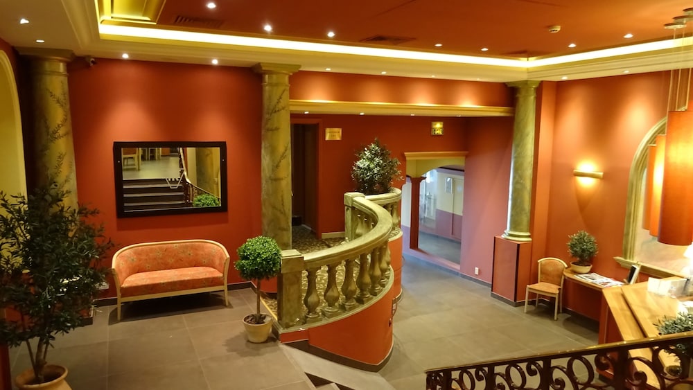 Lobby & Reception