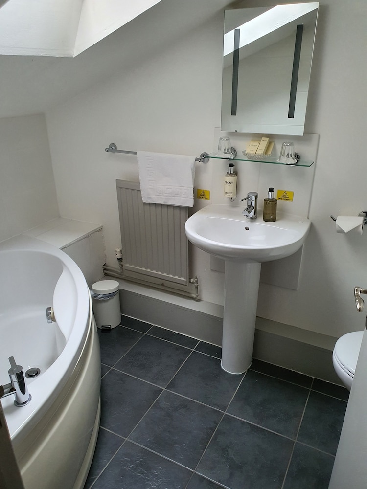 Dragon Inn Crickhowell