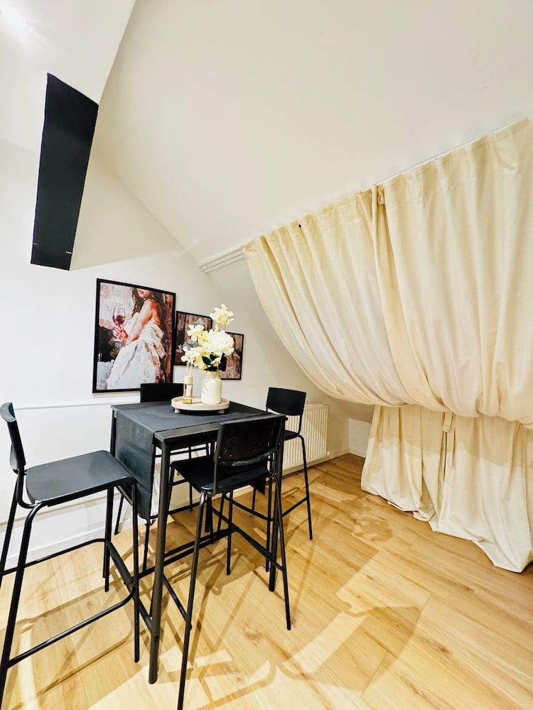Comfortable Budget Room near Liesing