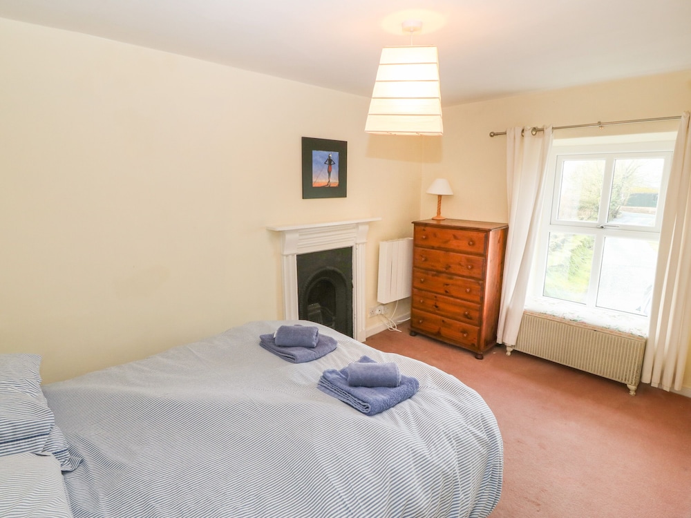 2 Sea View Cottage