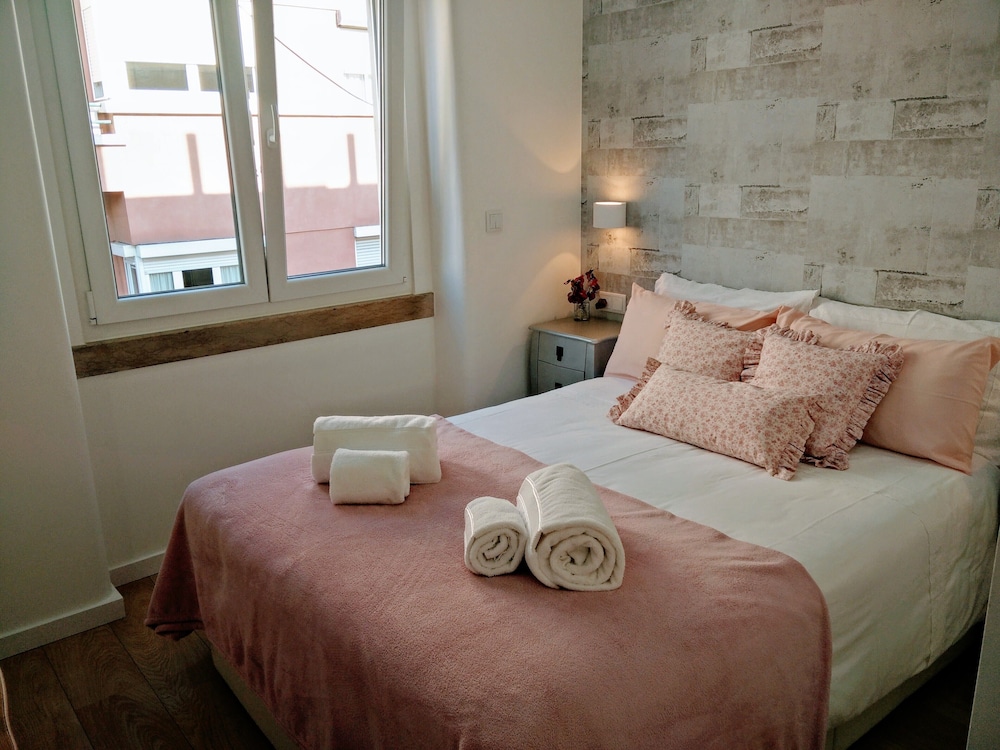 Lisbon Terrace Suites Apartment for Large Groups with Amazing Terrace