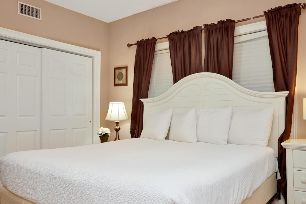 Paradise Shores 105