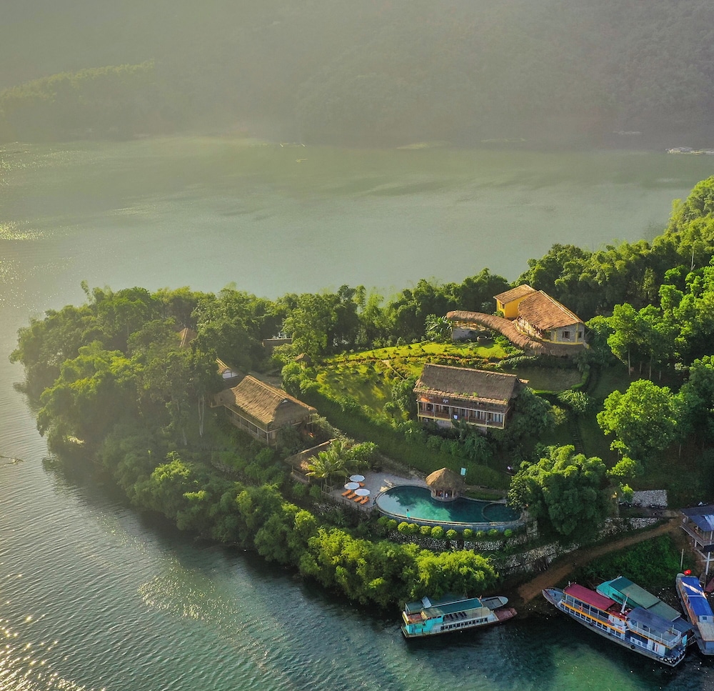 Mai Chau Hideaway Lake Resort 26