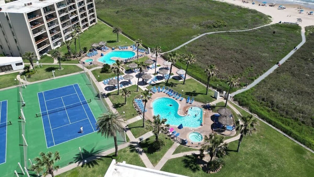 Beachfront Hotspot - New Furnishings - Pool - 1st Floor