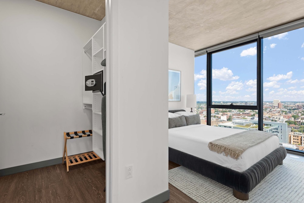 Cloud9 6 apt for 30ppl Fulton Market The Nouveau