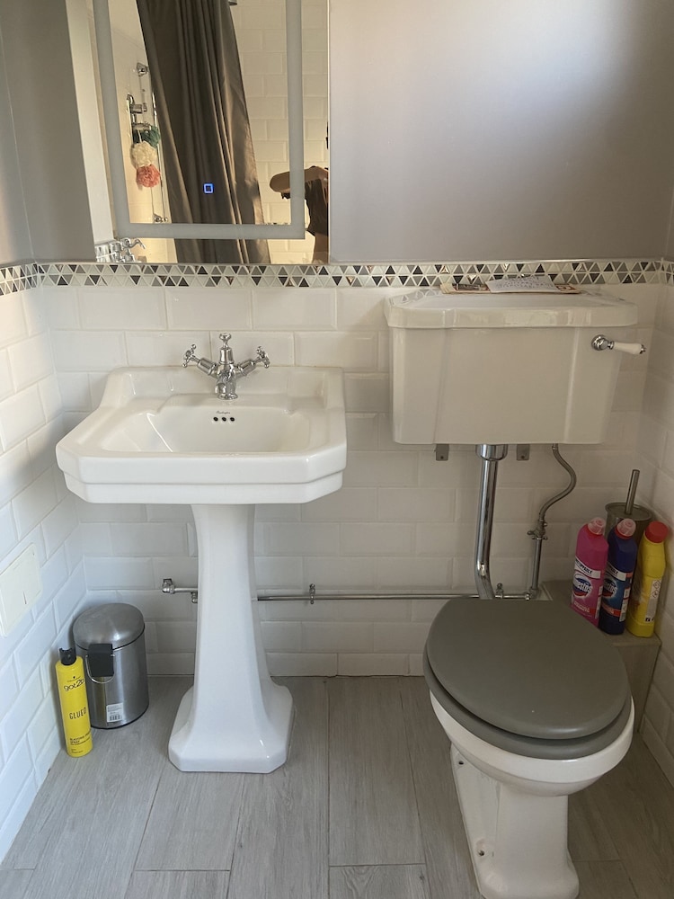 Mid City Charm - 1-bed Apartment in London