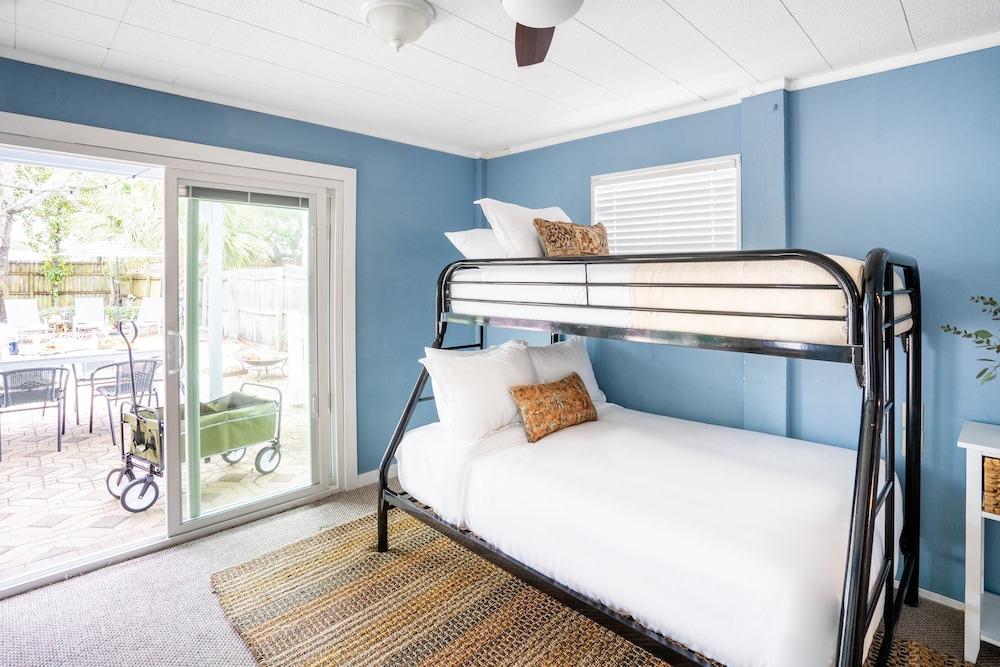 Harper by Avantstay Beautiful Home w/ Pool Walk to the Beach! view 5