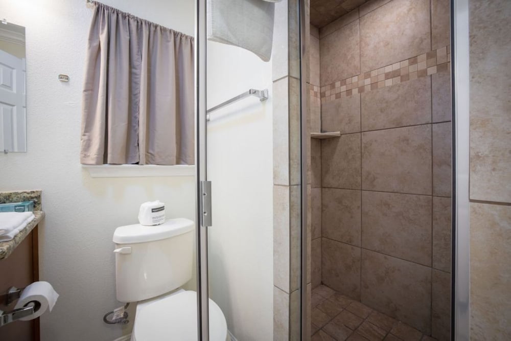 Waterwheel Hideaway - Cozy Condo for 6 With Resort-style Amenities