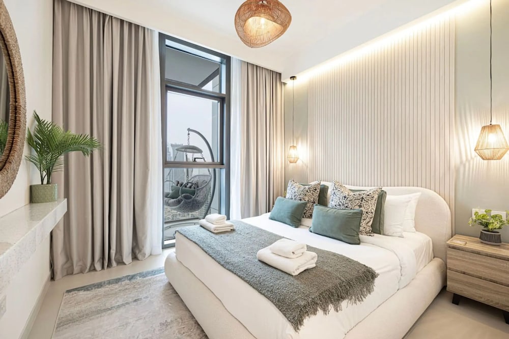 Burj Crown Lux Apartment by Dubai Mall