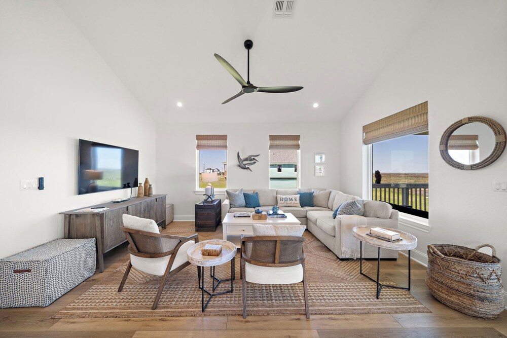 Pelican Perch by Ryson Vacation Rentals