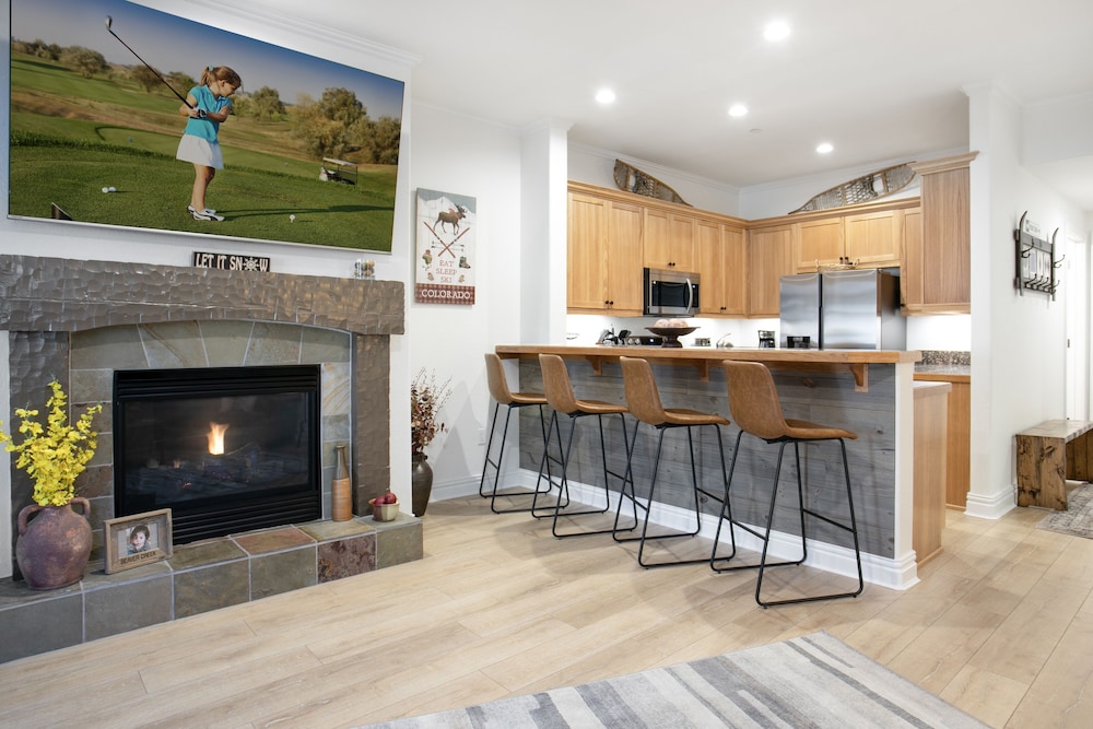 104 Lodge At Brookside 2 Bedroom Condo by RedAwning - Property Image 20