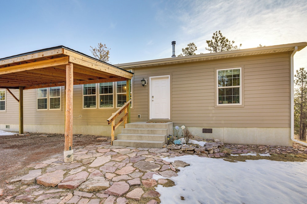 5 Mi to Town: Mtn-view Gem w/ Deck in Hot Springs