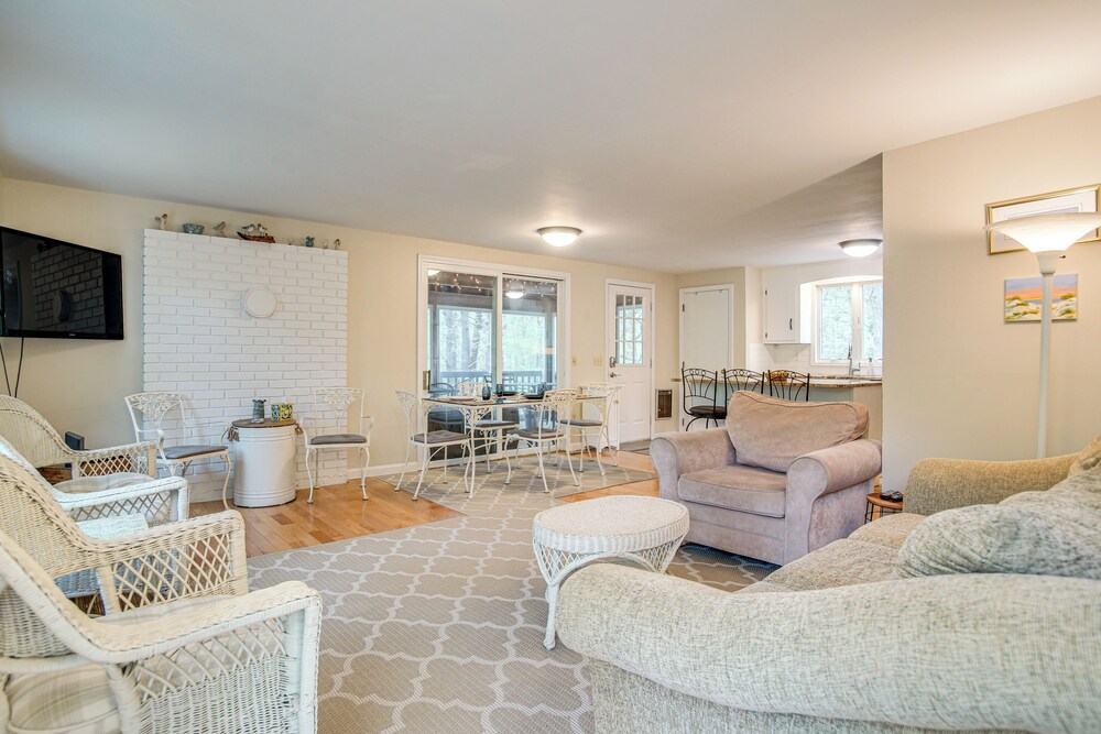 1/2 Mi to Cooks Brook Beach: Cozy Cape Cod Retreat