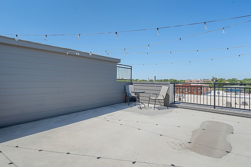 Modern Townhome Rooftop Backyard Garage 2