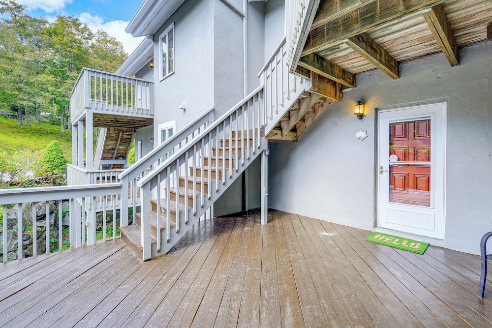 1 Mi to Slopes! Sugar Mountain Retreat w/ Views