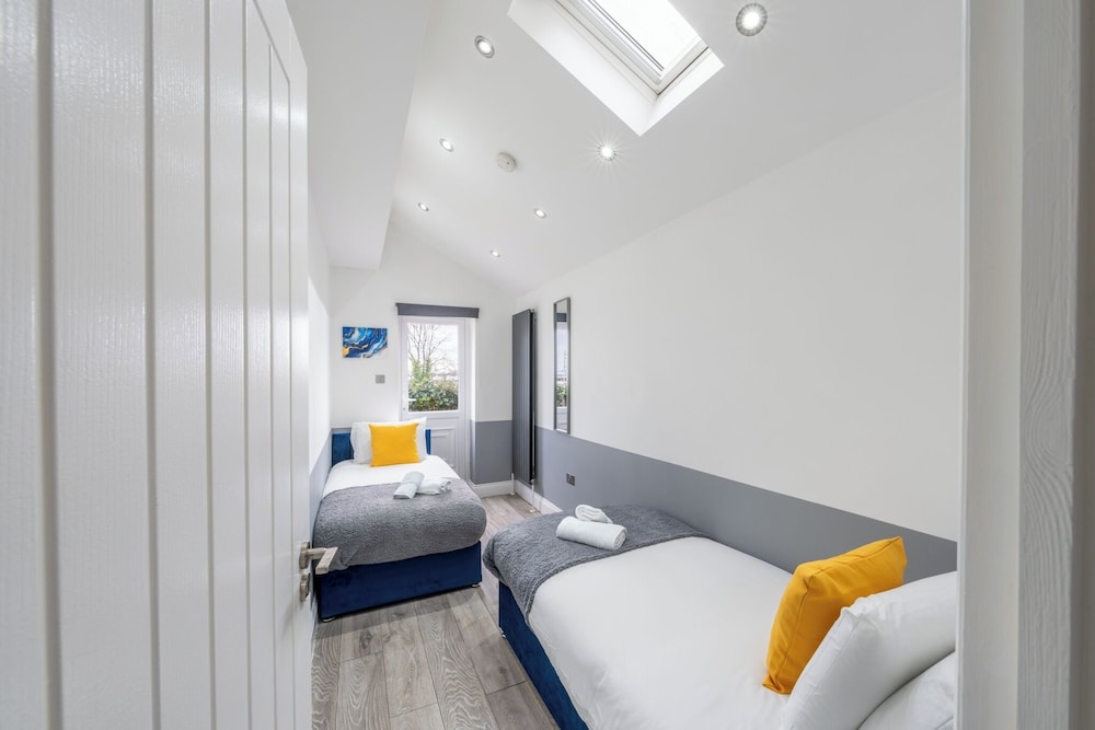 1 Bed Flat - Sleeps 3 - Parking - Wifi