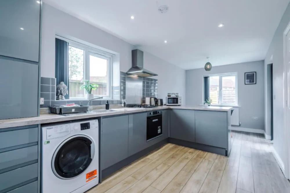 House 3 Bed Sleeps 6 -pets Ok -patio -free Parking