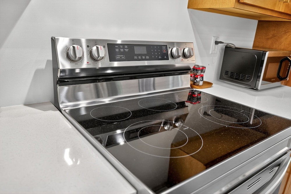 500 House - Unit A 1 Bedroom Townhouse