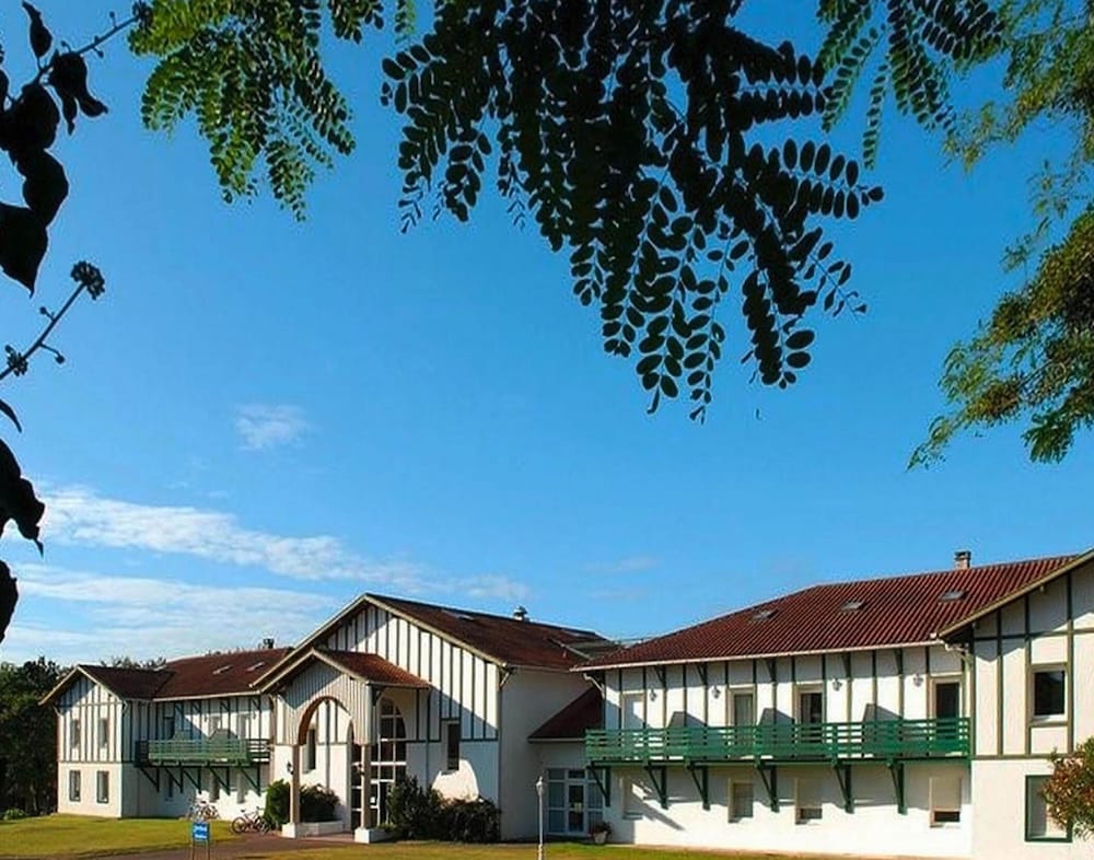 Cassen Holiday House With Pool