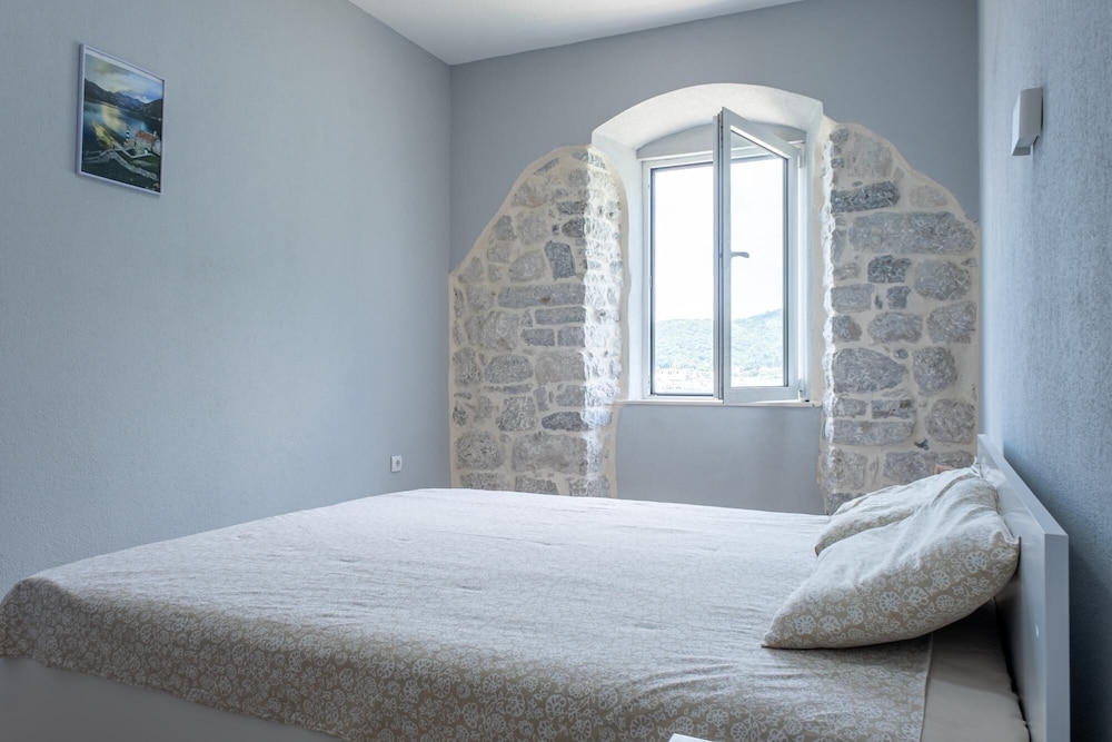 Stone Studio Flat 1 min to Beach in Tivat view 5