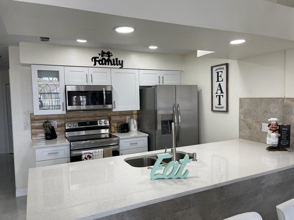 Grand Luxury 3BR Penthouse Near Disney Parks 2