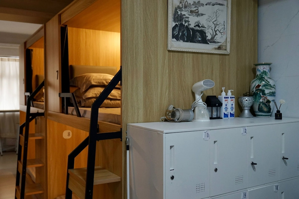 Waveflo Hostel