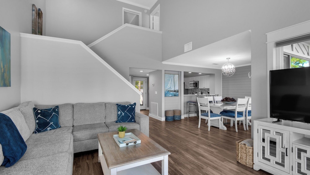 Waterfront Retreat in Sandestin w/ Golf Cart & Free Attraction Tickets!
